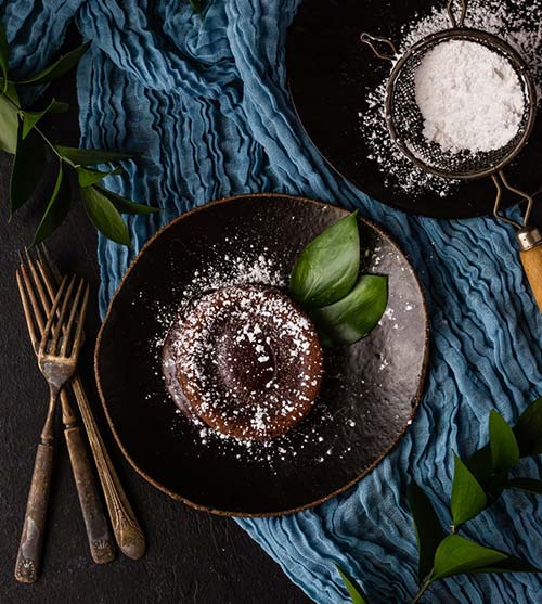 Jak zrobić czekoladowy „lava cake” - pyszne ciasto z płynnym środkiem? Zobacz przepis! Jak zrobić czekoladowy „lava cake” - pyszne ciasto z płynnym środkiem? Zobacz przepis!