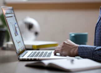 Kto pyta. nie błądzi przy tworzeniu strony www