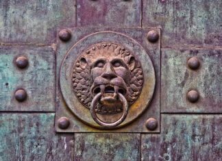 Jak otworzyć drzwi gdy klamka nie działa?