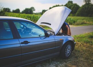 Kto naprawia zamki w drzwiach samochodu?