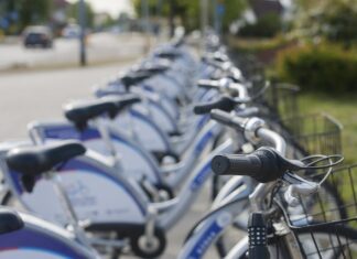 Jak i czym wyczyścić szprychy w motocyklu?