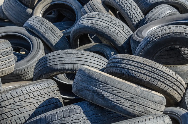 Jak naprawić przetarty lakier bezbarwny? Jak naprawić przetarty lakier bezbarwny?