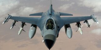 Ile spala F 16 na godzinę?
