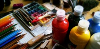 Czy materiał akryl jest gryzący?