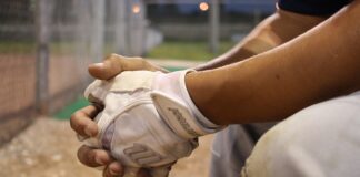 Czym można zastąpić waciki bezpyłowe do paznokci?