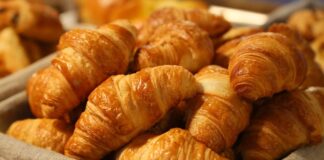 Jak używać pasty modelującej do włosów?