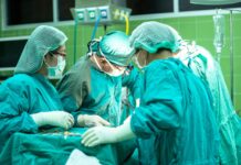 Wyposażenie bloków operacyjnych a kontrola ruchu personelu, pacjentów i materiałów wyposażenie bloków operacyjnych